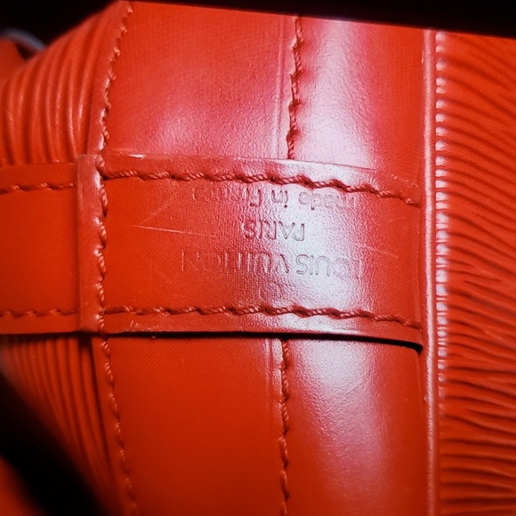 Louis Vuitton Never Empty Epi Leather Bucket Bag - Picture 13 of 14